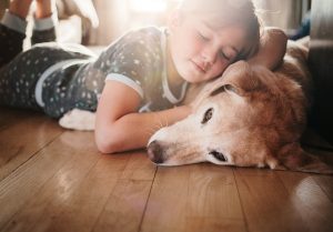 Kinderliebe Hunde sind eine Bereicherung für die ganze Familie. Foto heather_lee_wilson via Twenty20